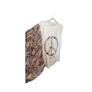 Upcyled style peace shirt